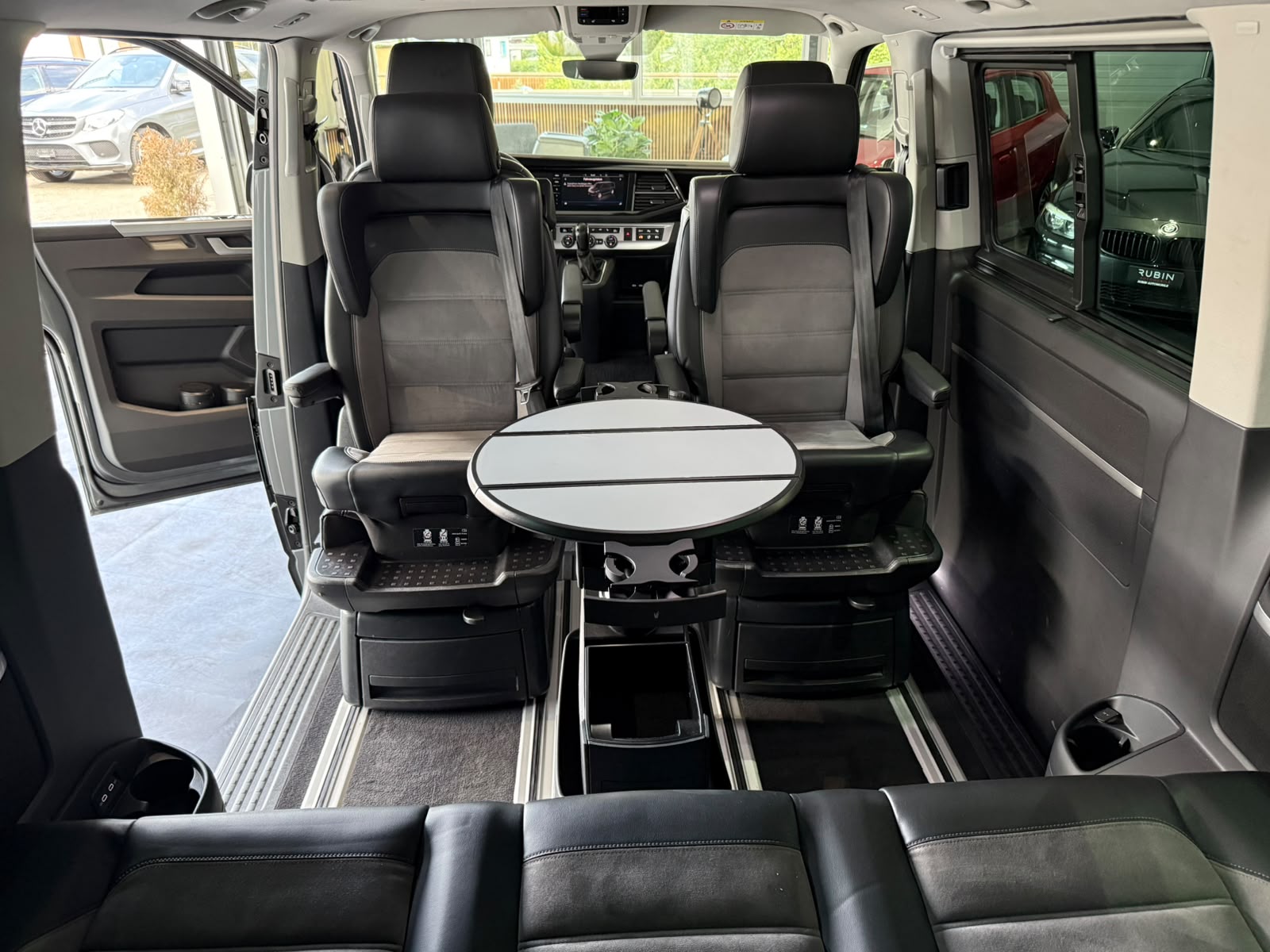 VW T6.1 Multivan 2.0 Bi-TDI Highline Edit. 4Mot. DSG-image-16