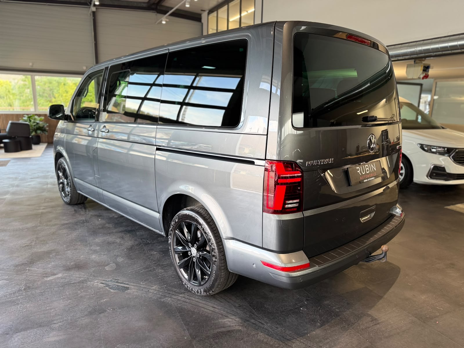 VW T6.1 Multivan 2.0 Bi-TDI Highline Edit. 4Mot. DSG-image-2