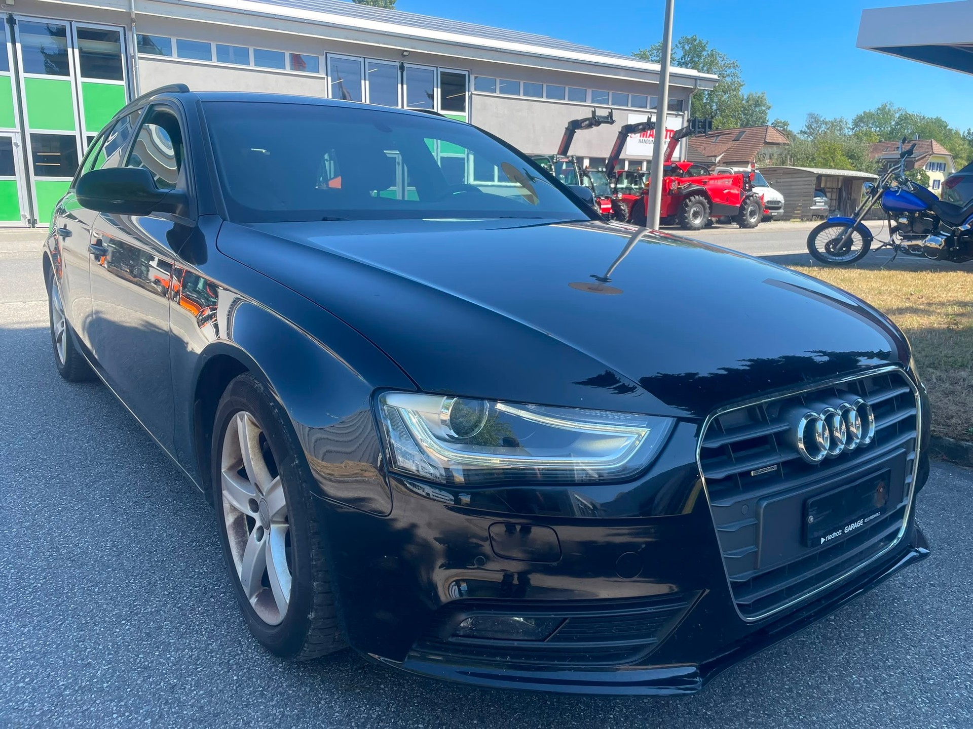 AUDI A4 Avant 1.8 TFSI quattro-image-2