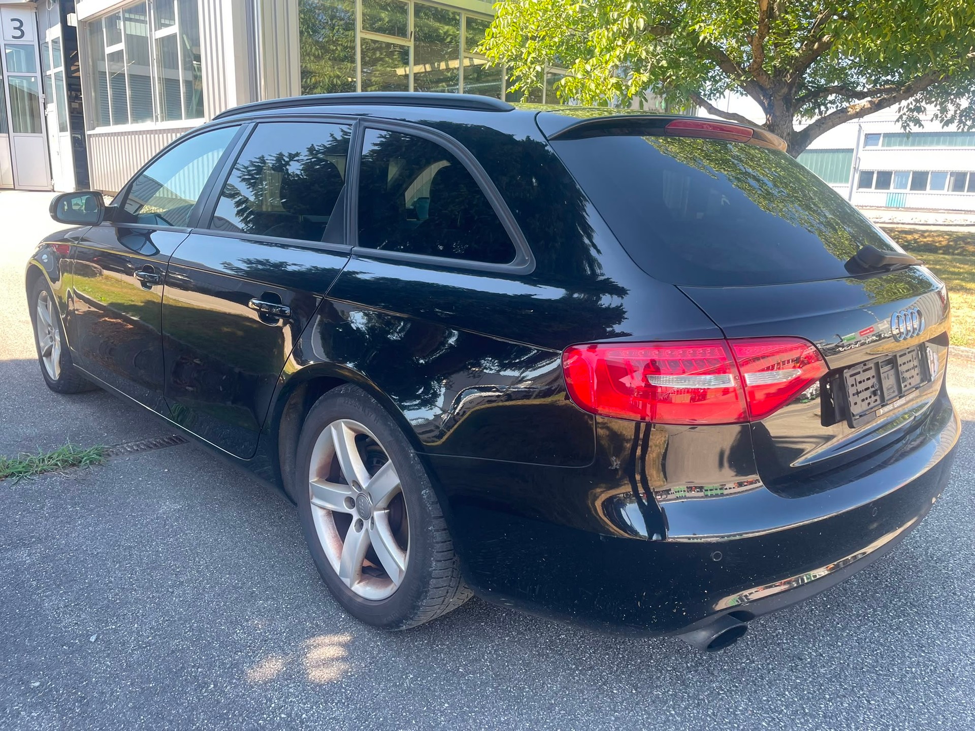 AUDI A4 Avant 1.8 TFSI quattro-image-3