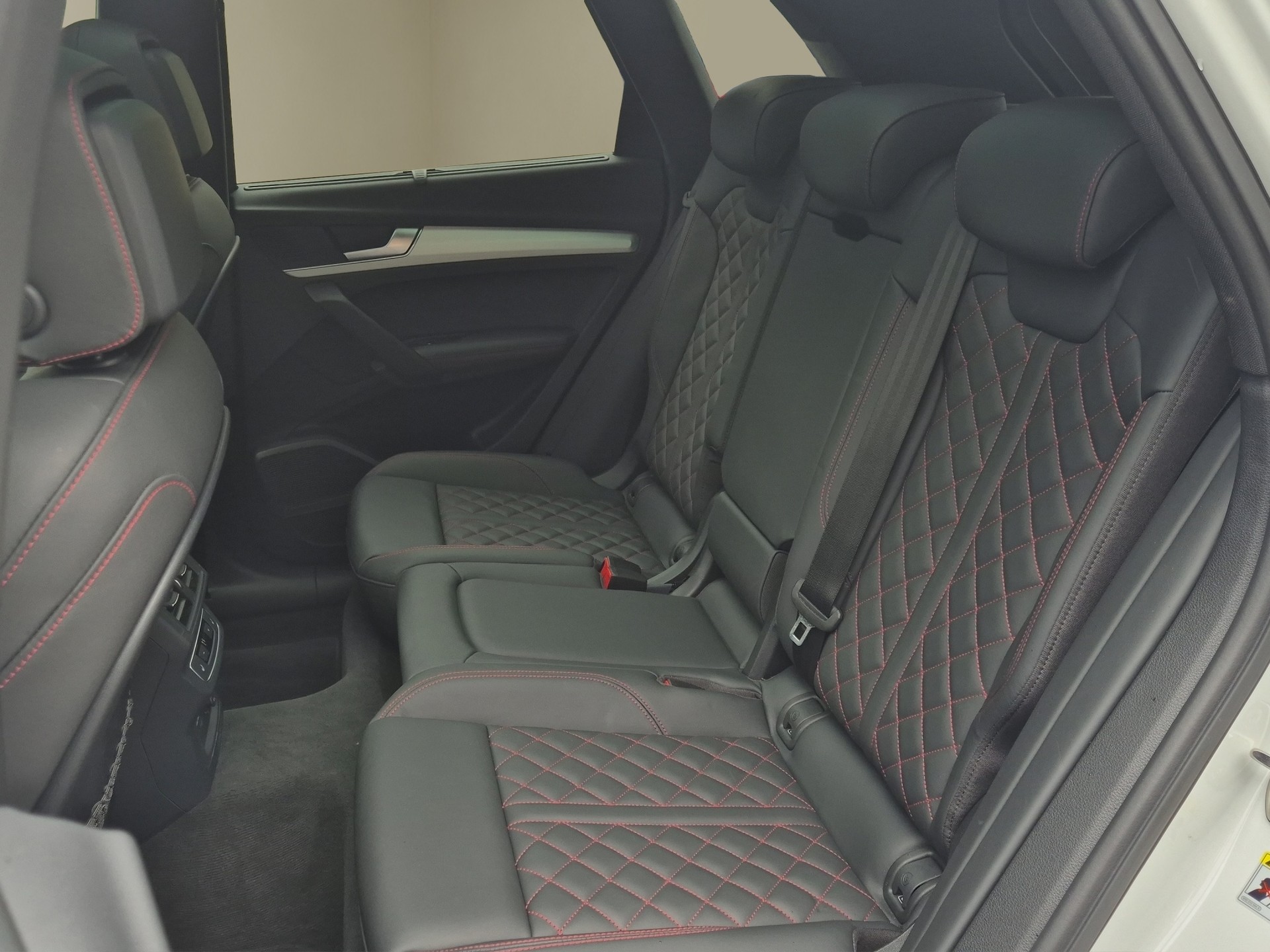 AUDI Q5 55 TFSI e PHEV S line quattro S-tronic-image-15
