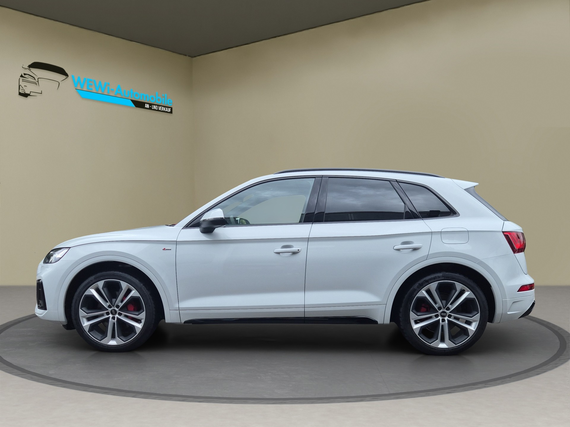 AUDI Q5 55 TFSI e PHEV S line quattro S-tronic-image-1