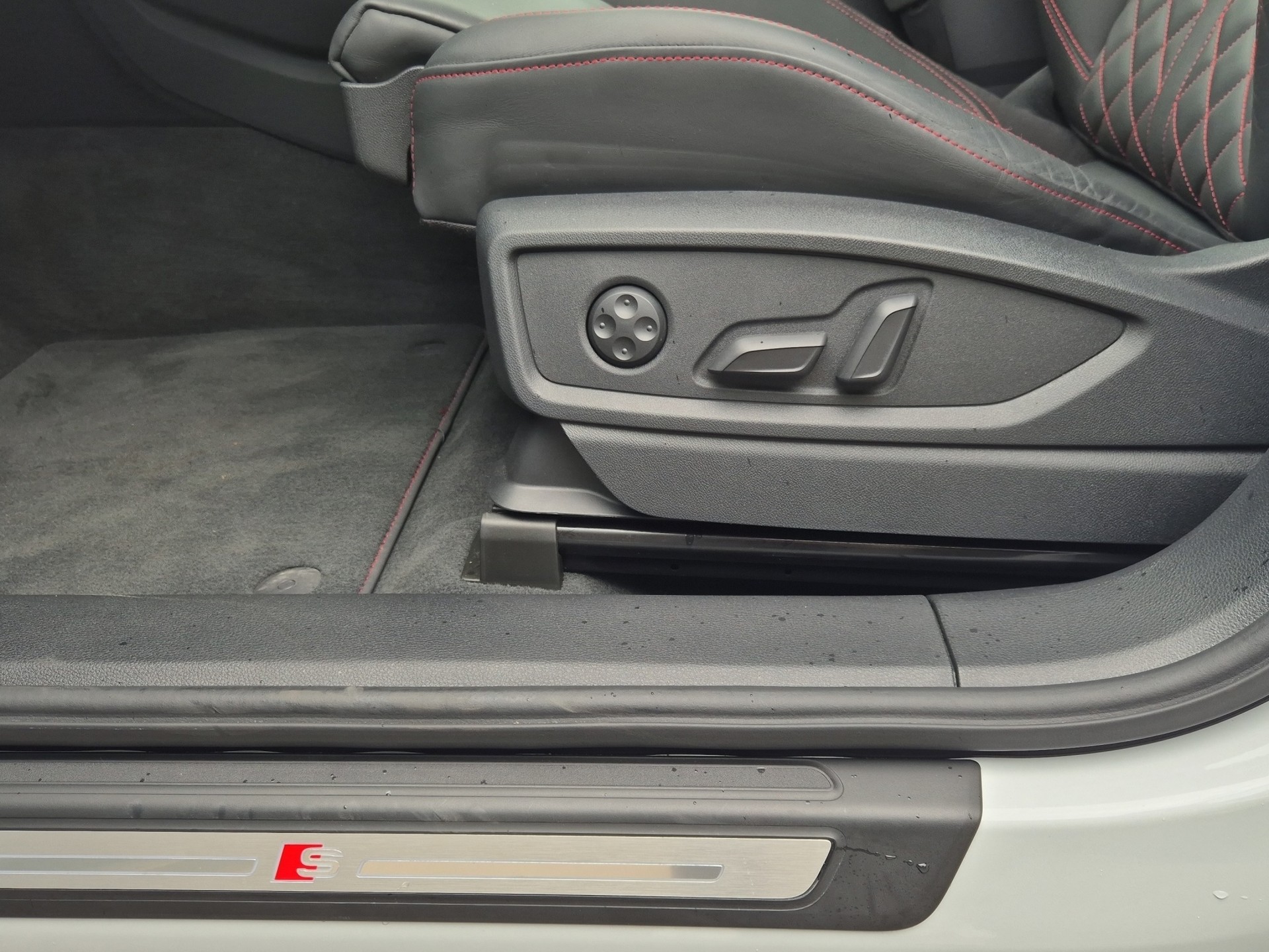 AUDI Q5 55 TFSI e PHEV S line quattro S-tronic-image-9