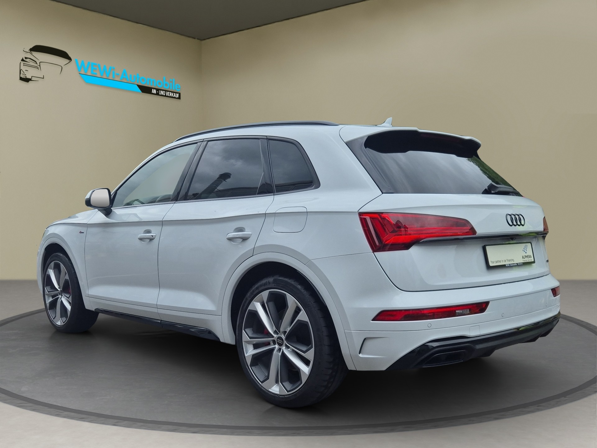 AUDI Q5 55 TFSI e PHEV S line quattro S-tronic-image-2