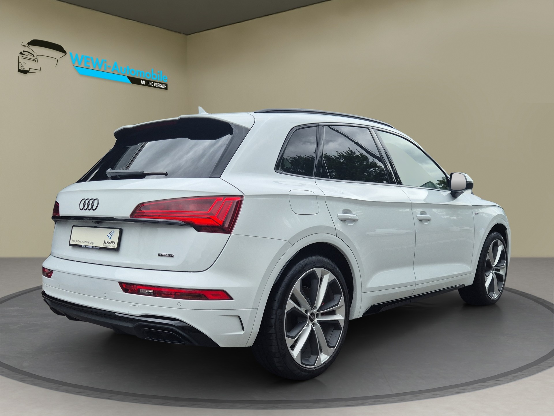 AUDI Q5 55 TFSI e PHEV S line quattro S-tronic-image-4
