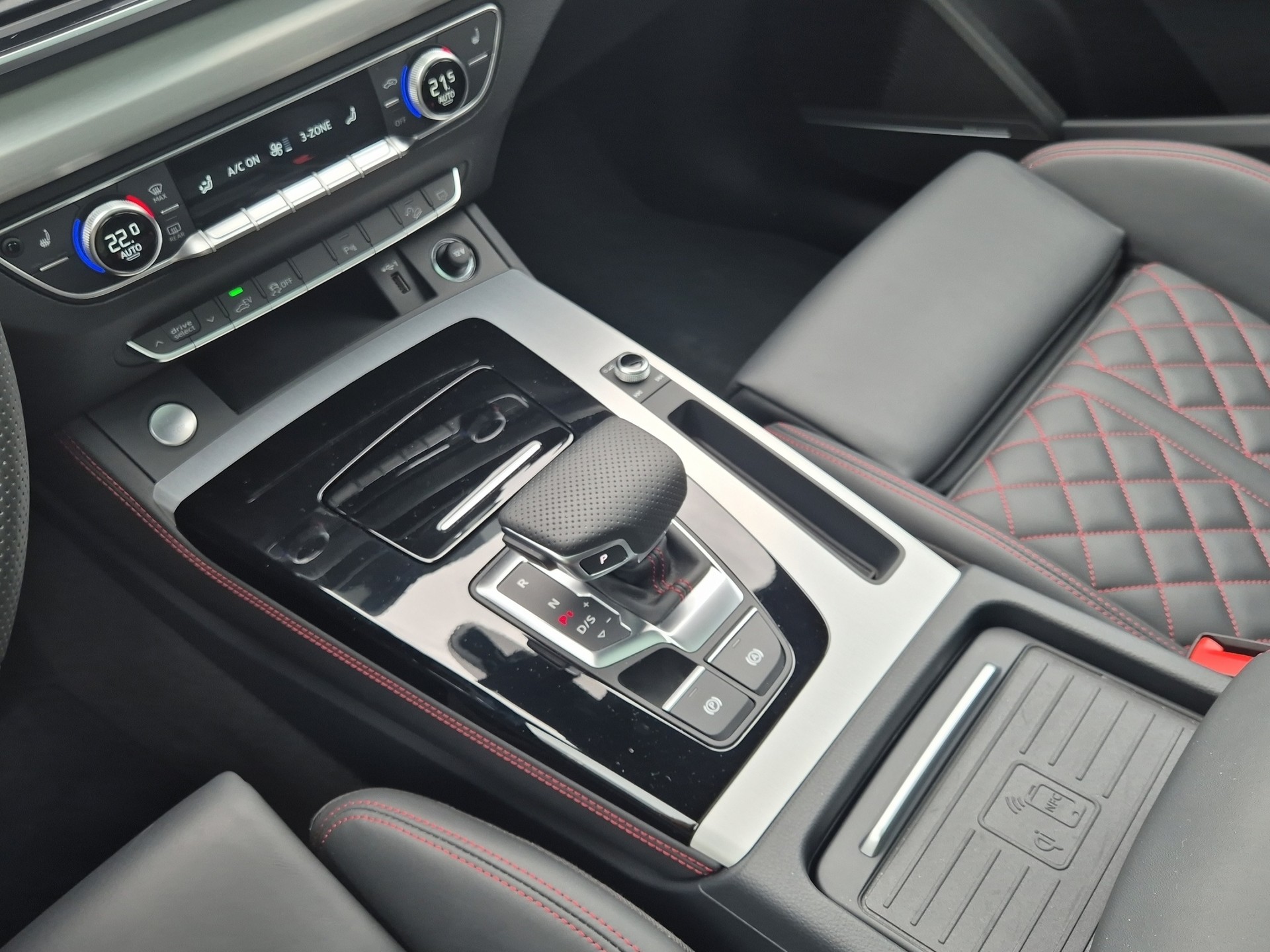 AUDI Q5 55 TFSI e PHEV S line quattro S-tronic-image-18
