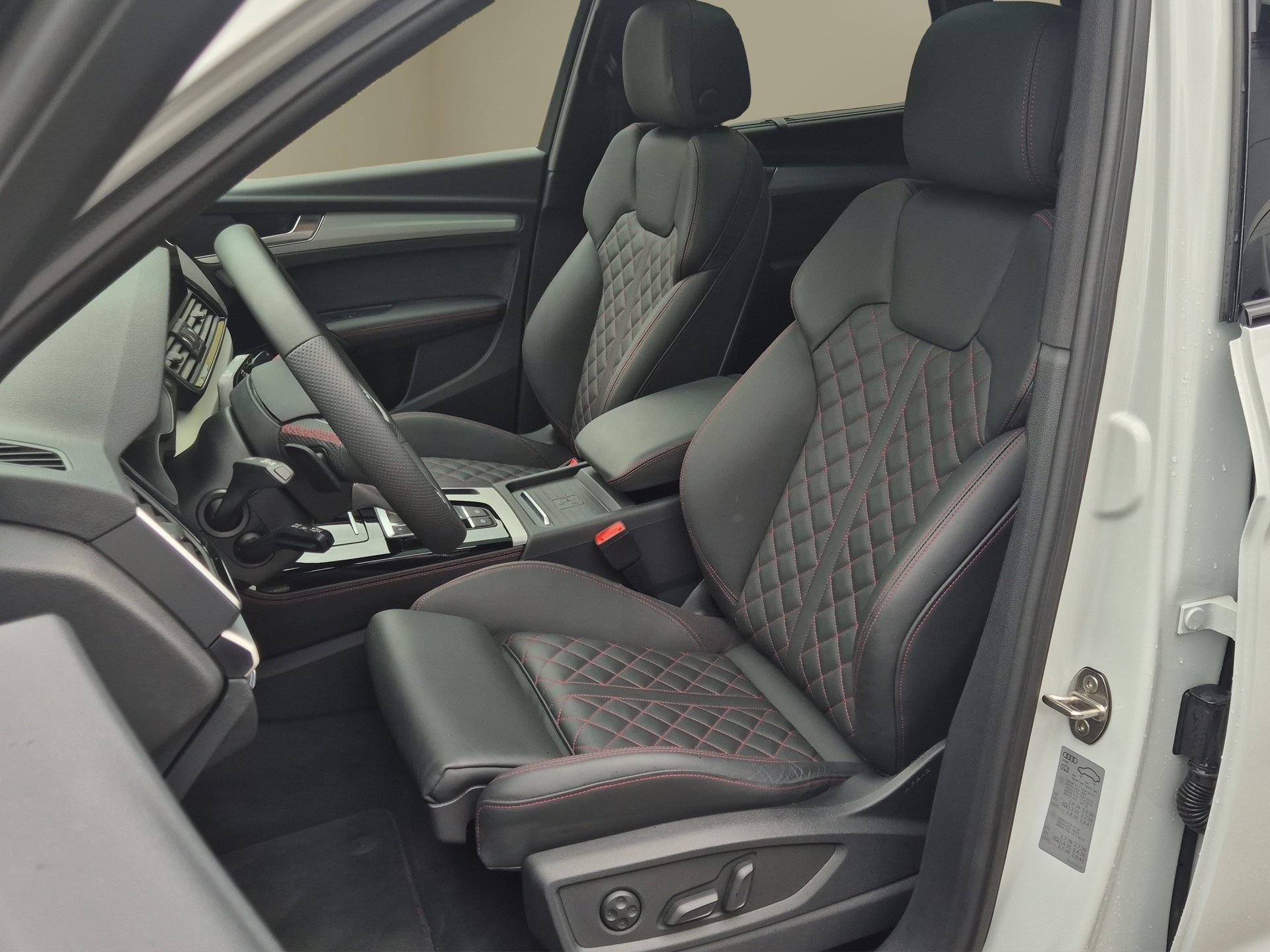 AUDI Q5 55 TFSI e PHEV S line quattro S-tronic-image-8