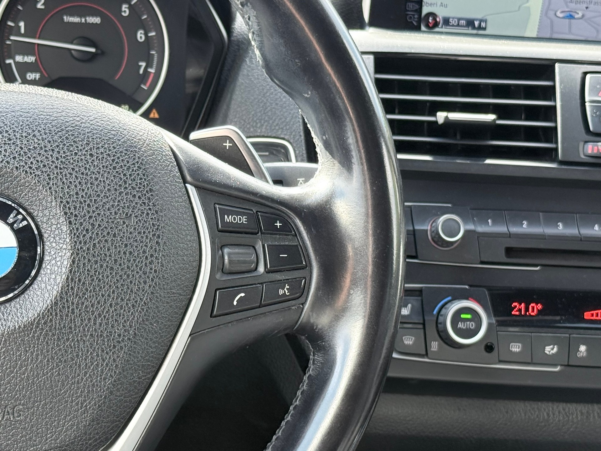 BMW M135i xDrive Steptronic-image-23