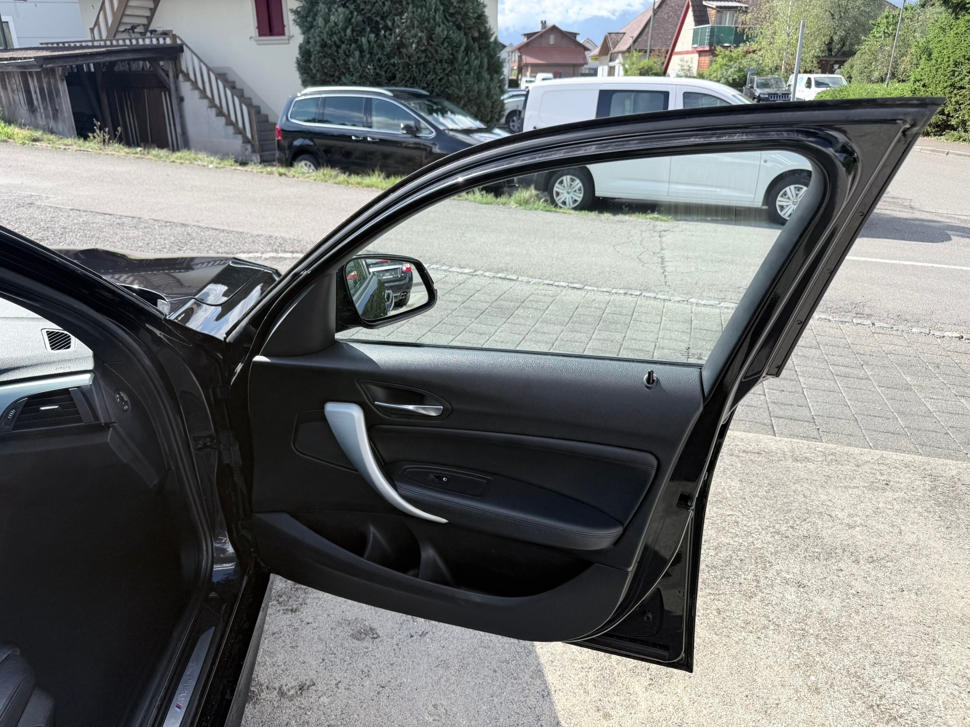 BMW M135i xDrive Steptronic-image-12
