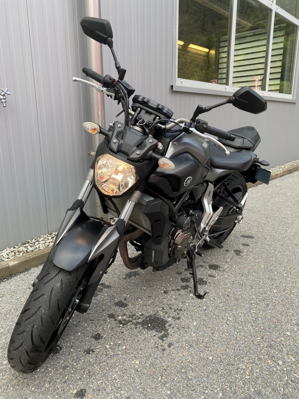 YAMAHA MT-07 -35kW-showroom-element-3