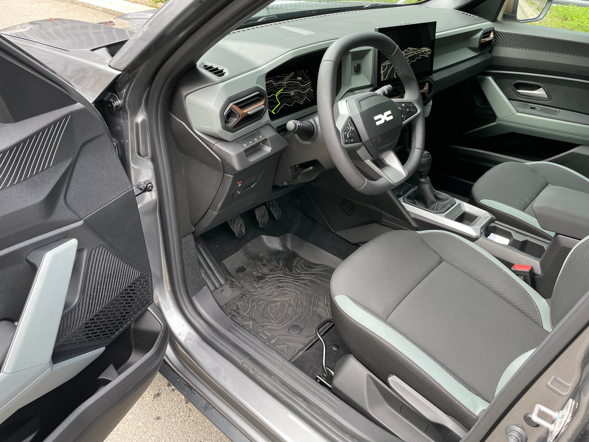DACIA Bigster TCe 140 48V Extreme-image-11