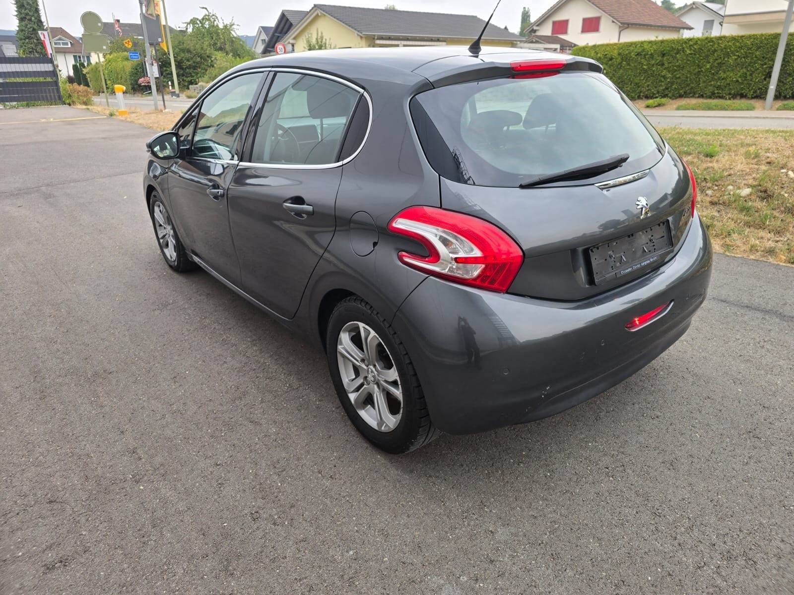 PEUGEOT 208 1.6 VTI Allure-image-7