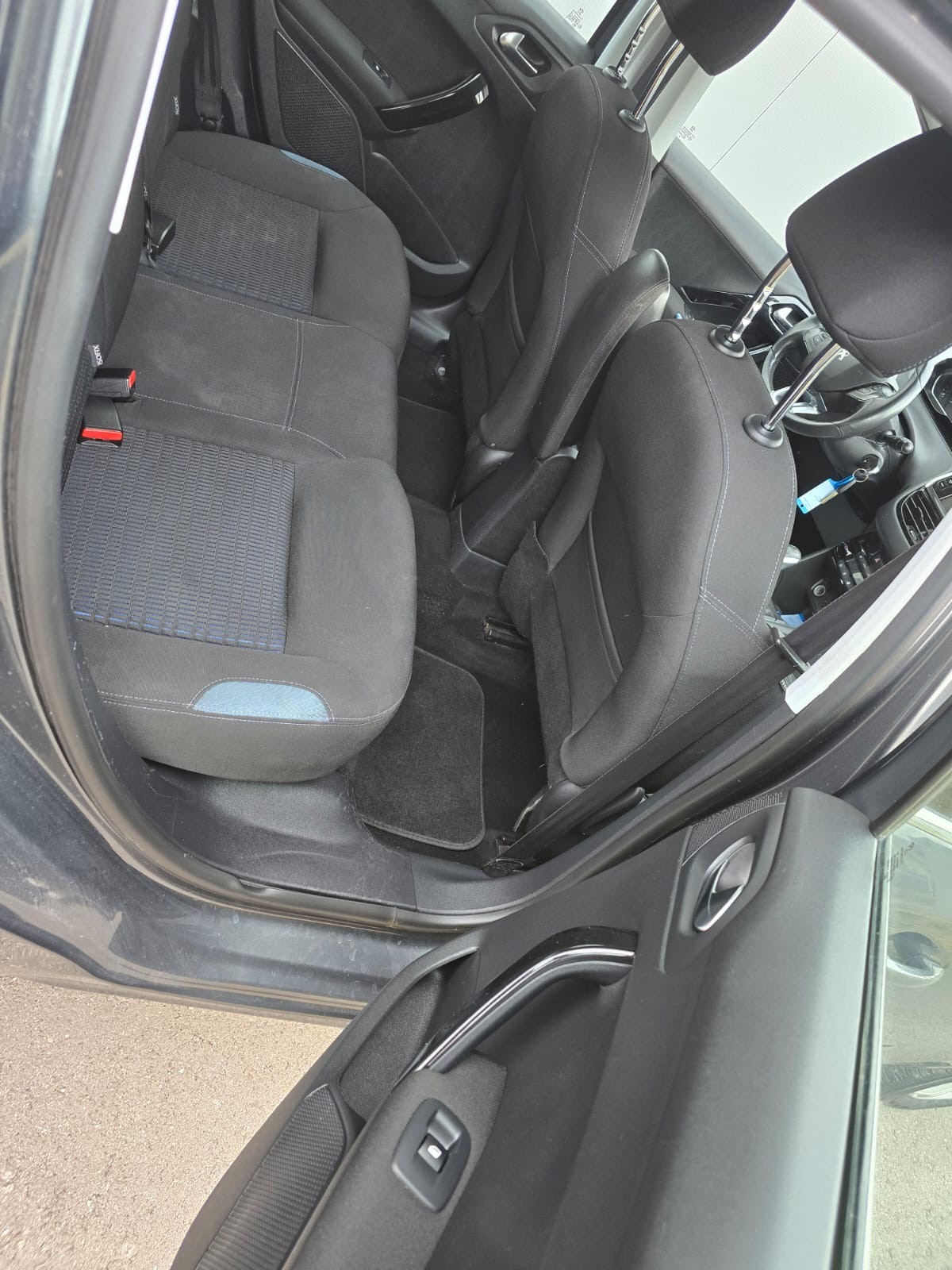 PEUGEOT 208 1.6 VTI Allure-image-3