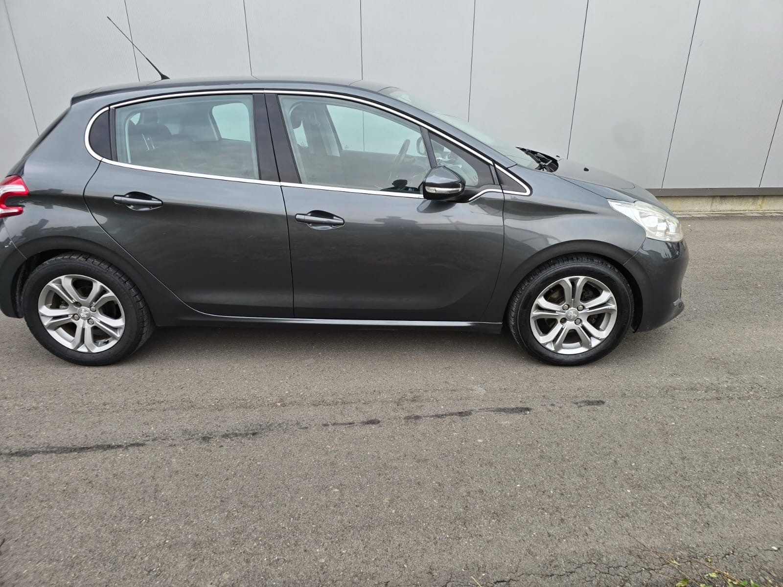 PEUGEOT 208 1.6 VTI Allure-image-1