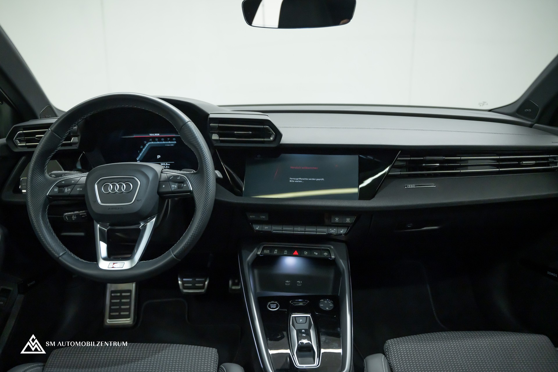 AUDI A3 Sportback 1.5 35 TFSI S Line S-Tronic / Panorama / Head-Up / Sonos / AHK / Memorysitze-image-12