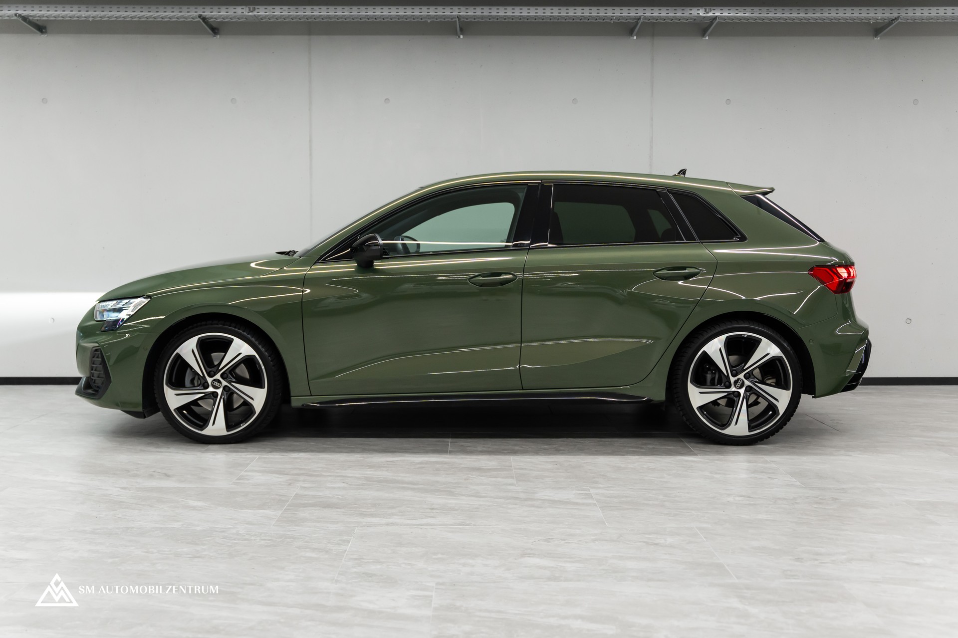 AUDI A3 Sportback 1.5 35 TFSI S Line S-Tronic / Panorama / Head-Up / Sonos / AHK / Memorysitze-image-4