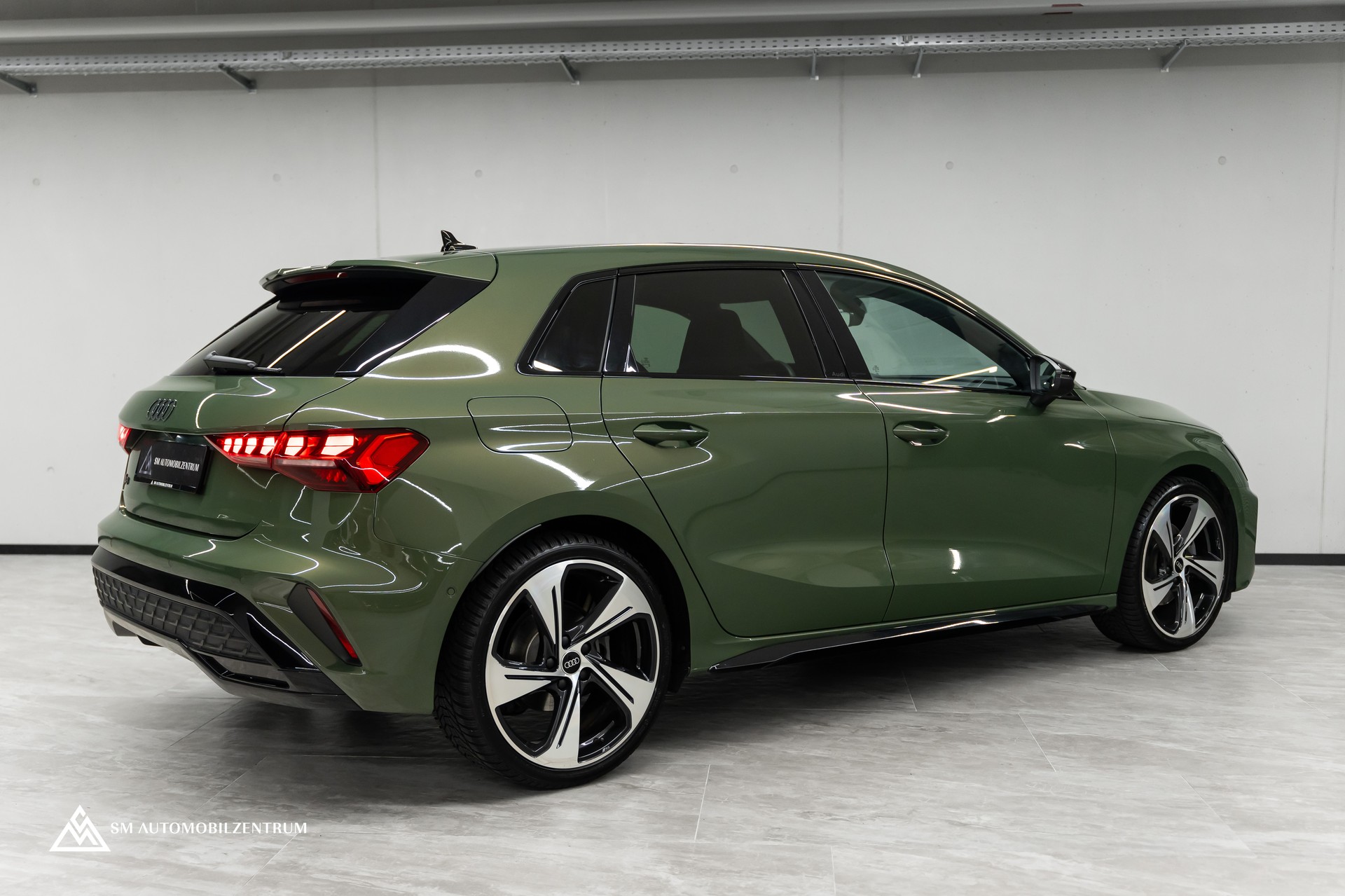 AUDI A3 Sportback 1.5 35 TFSI S Line S-Tronic / Panorama / Head-Up / Sonos / AHK / Memorysitze-image-7