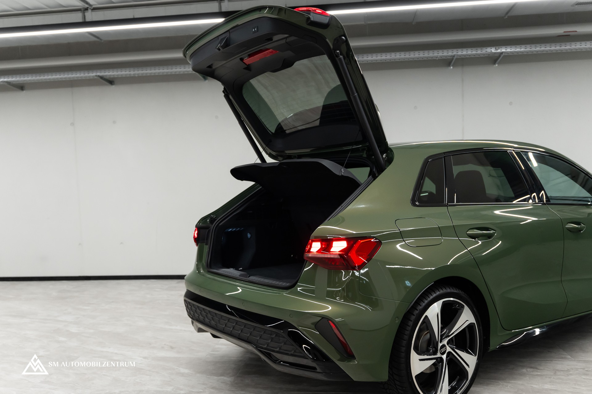 AUDI A3 Sportback 1.5 35 TFSI S Line S-Tronic / Panorama / Head-Up / Sonos / AHK / Memorysitze-image-11
