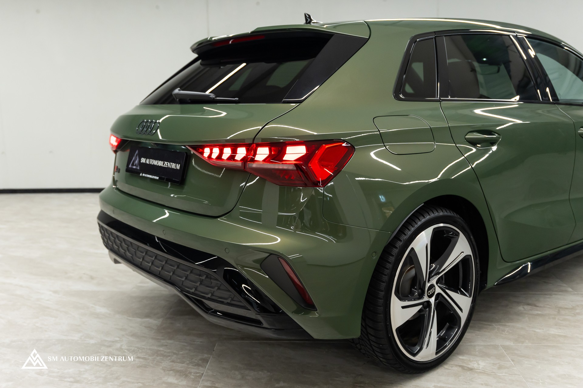 AUDI A3 Sportback 1.5 35 TFSI S Line S-Tronic / Panorama / Head-Up / Sonos / AHK / Memorysitze-image-8