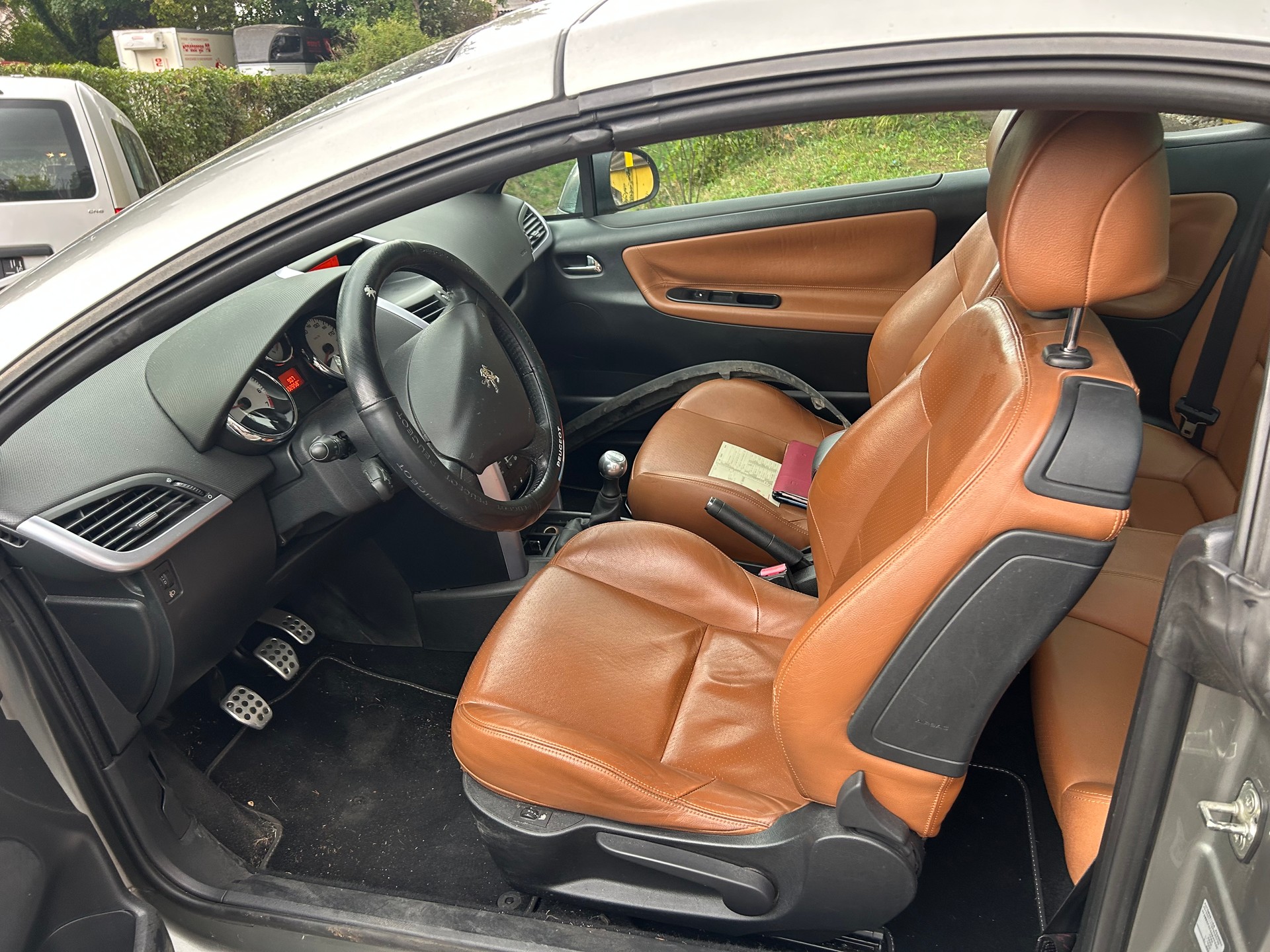PEUGEOT 207 CC 1.6 16V Turbo Sport-image-5