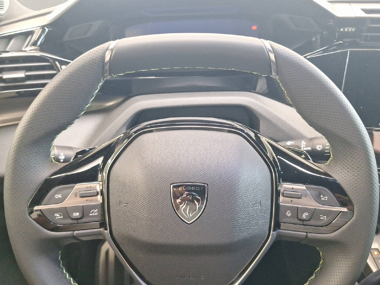 PEUGEOT 308 SW 1.2 Hybrid 145 PS GT-image-9