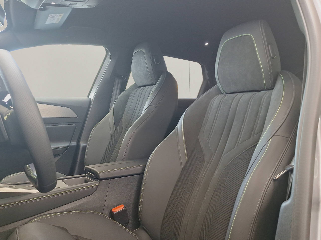 PEUGEOT 308 SW 1.2 Hybrid 145 PS GT-image-6