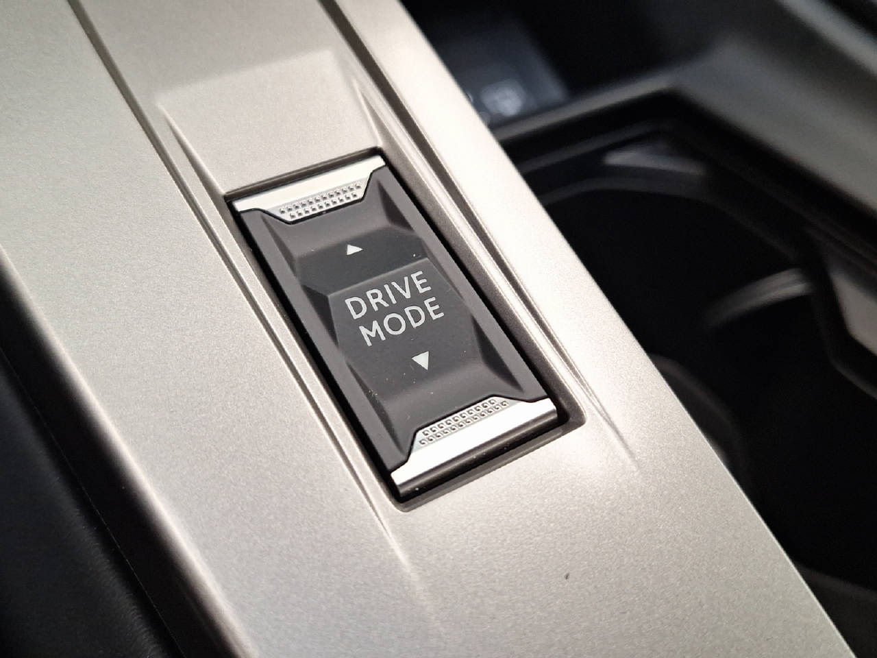 PEUGEOT 308 SW 1.2 Hybrid 145 PS GT-image-16