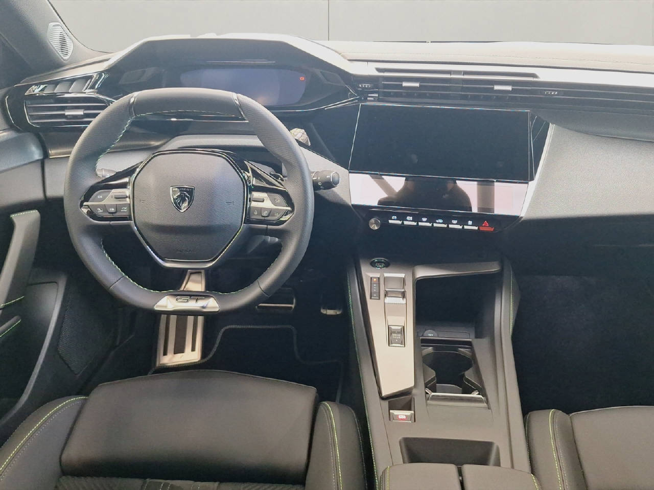 PEUGEOT 308 SW 1.2 Hybrid 145 PS GT-image-8