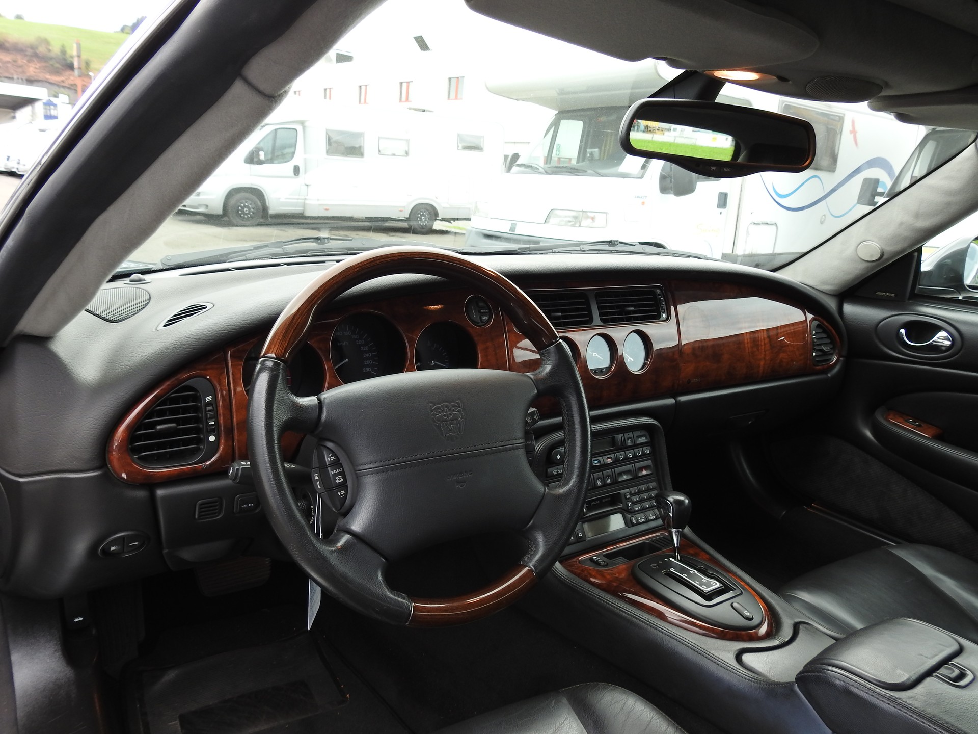 JAGUAR XKR S/C-image-11