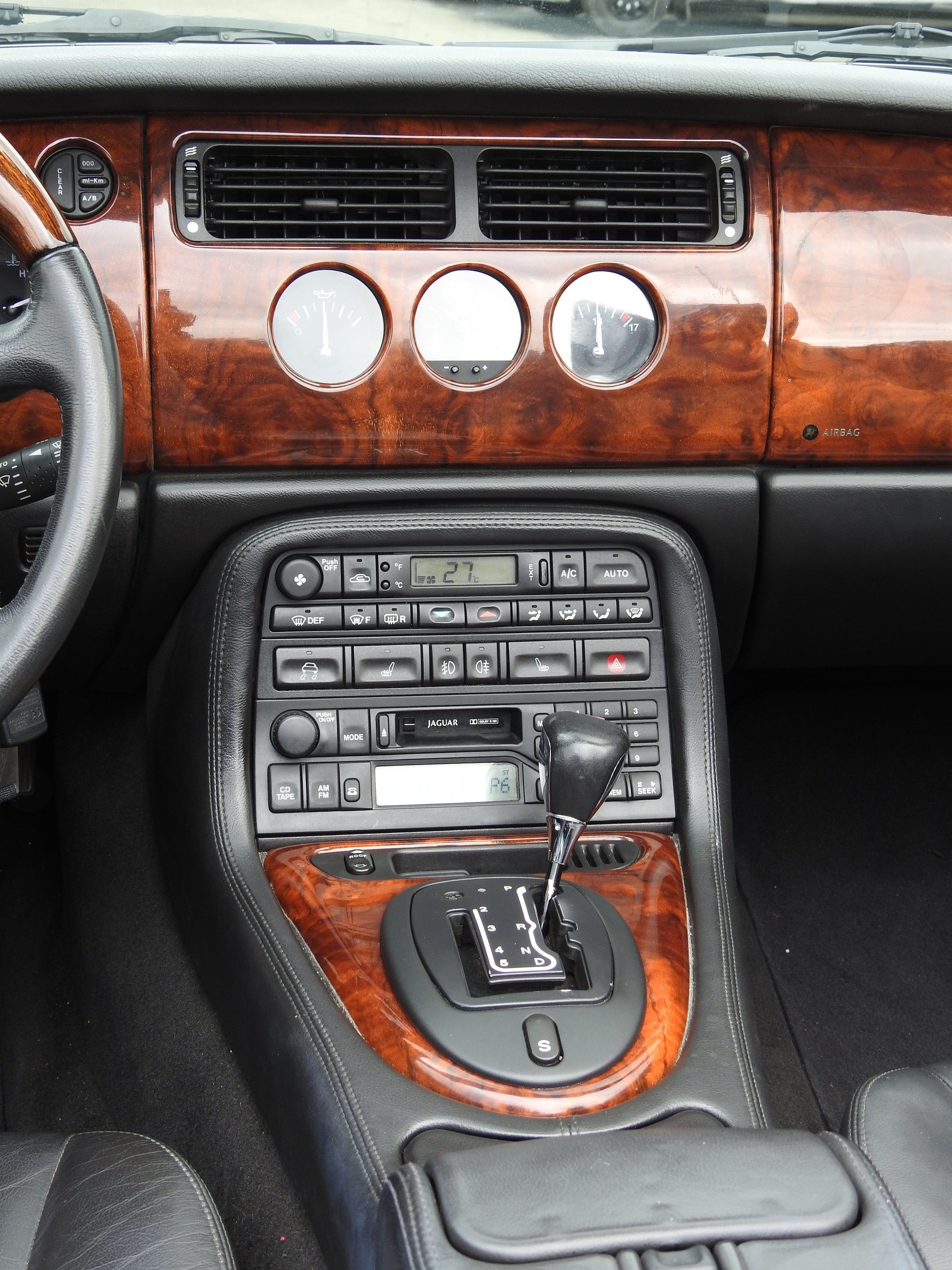 JAGUAR XKR S/C-image-22