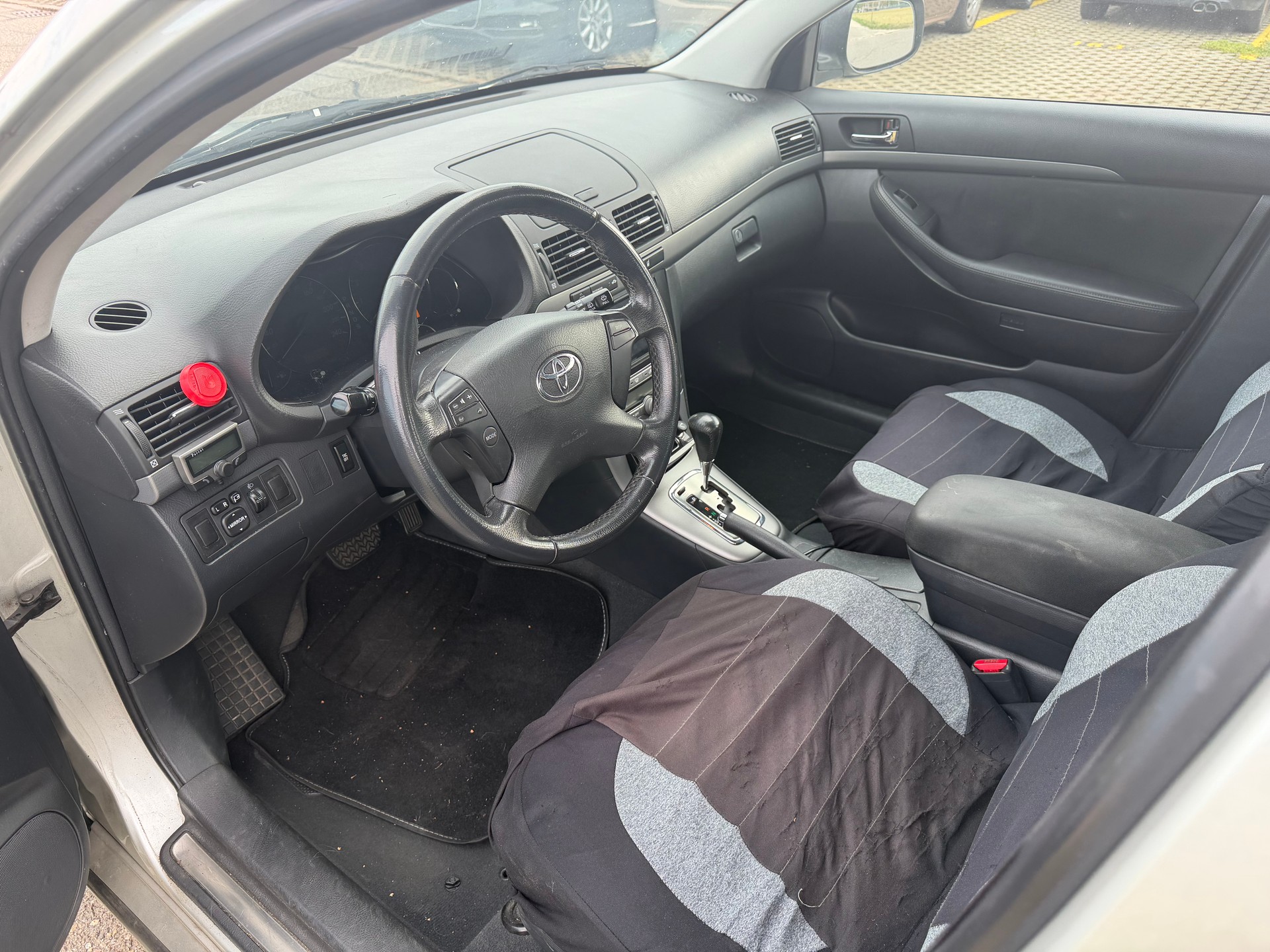 TOYOTA Avensis 2.0 D4 VVT-i Linea Sol Liftback-image-8