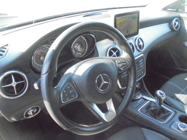 MERCEDES-BENZ CLA Shooting Brake 200 CDI Urban-image-7