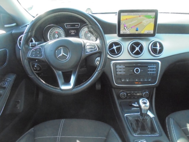 MERCEDES-BENZ CLA Shooting Brake 200 CDI Urban-image-4