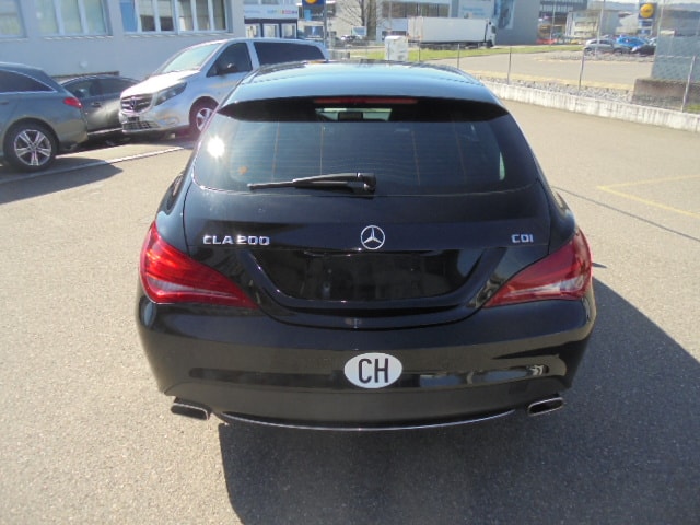 MERCEDES-BENZ CLA Shooting Brake 200 CDI Urban-image-15