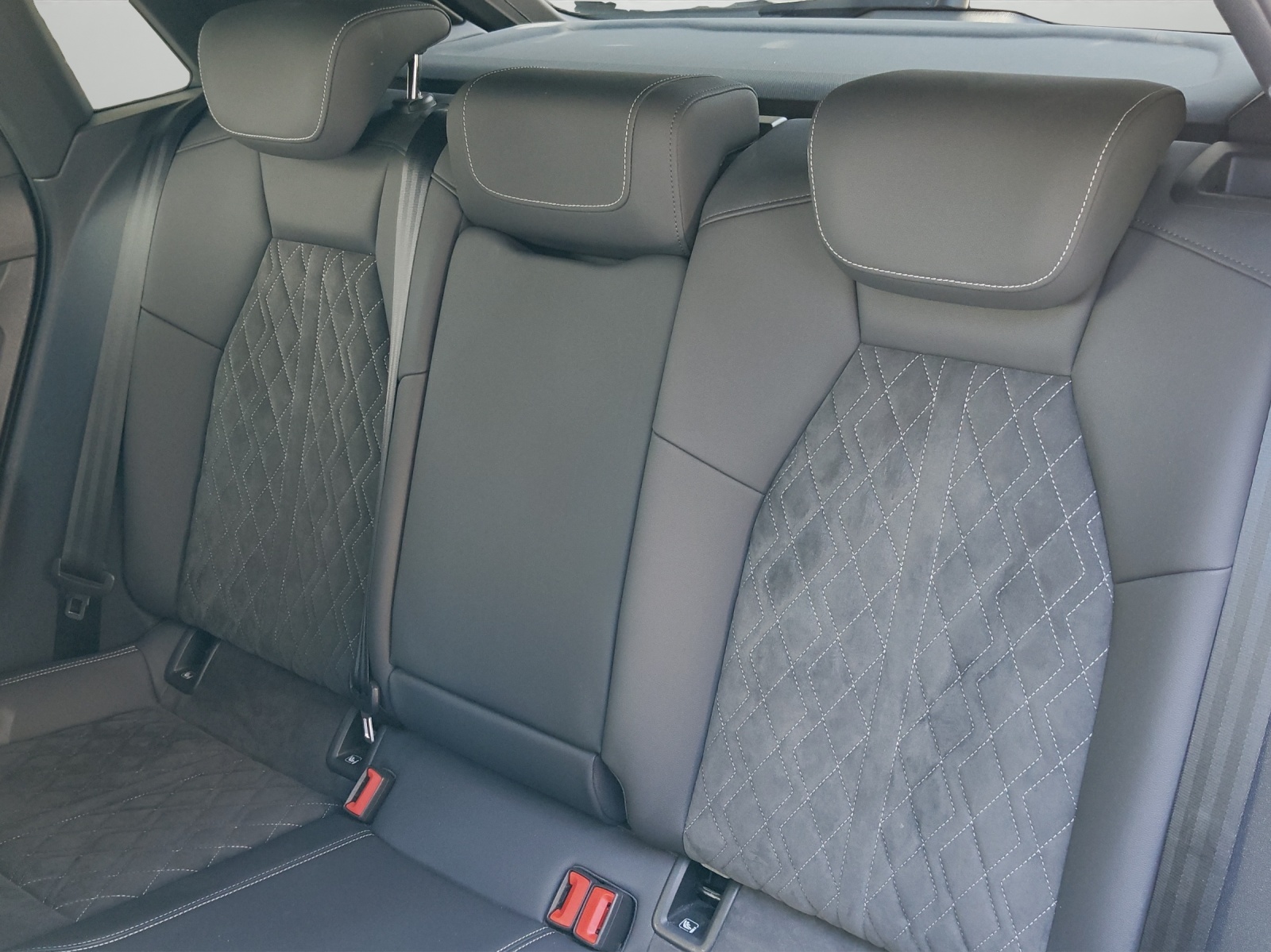 AUDI S3 Sportback 2.0 TFSI quattro S-Tronic-image-10