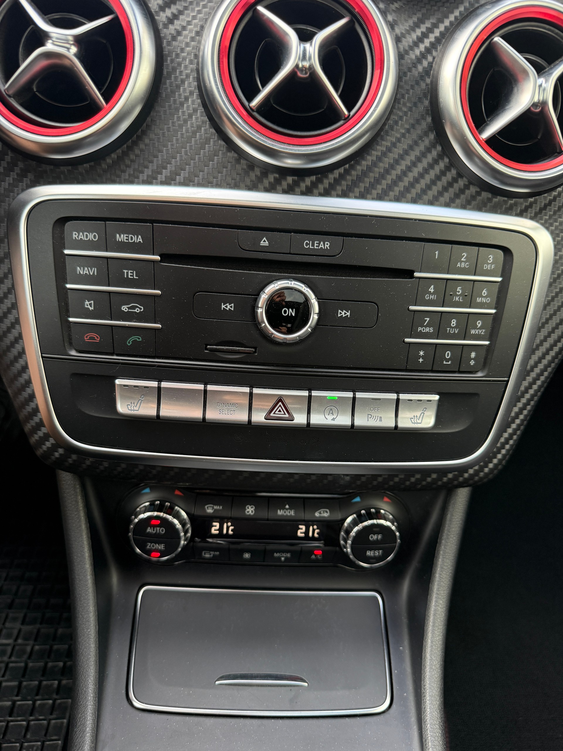 MERCEDES-BENZ A 250 AMG Line 4Matic 7G-DCT *PANORAMA*LED*NIGHT PACK*-image-19