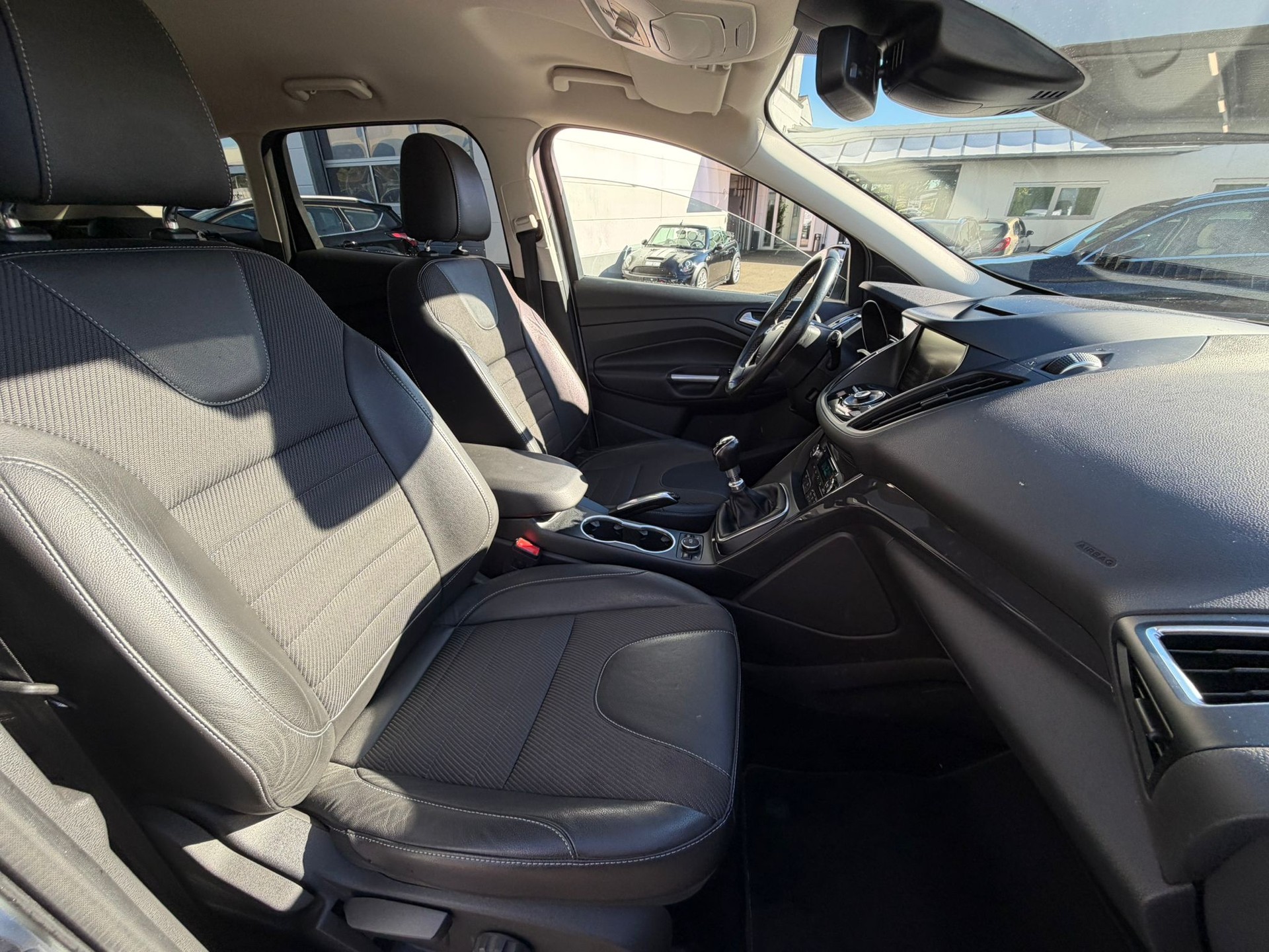 FORD Kuga 2.0 TDCi Sync Edition 4WD-image-13