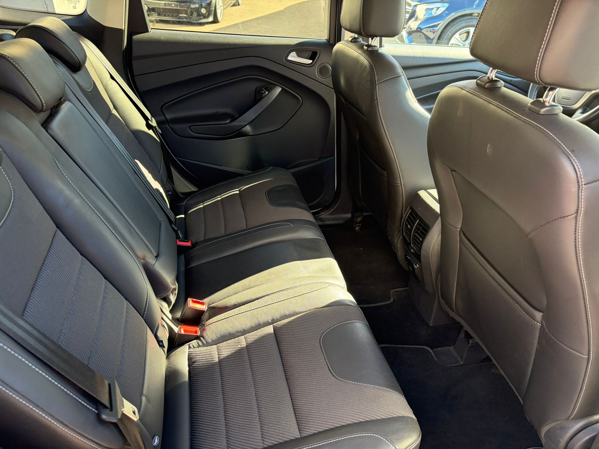 FORD Kuga 2.0 TDCi Sync Edition 4WD-image-15