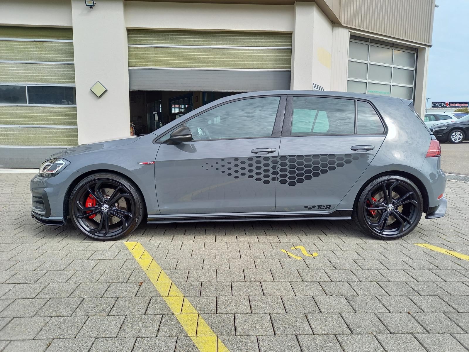 VW Golf 2.0 TSI GTI TCR DSG-image-2