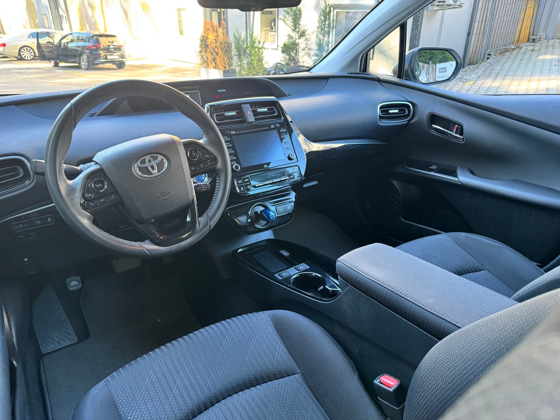 TOYOTA Prius 1.8 VVT-i HSD AWD-i Premium-image-11
