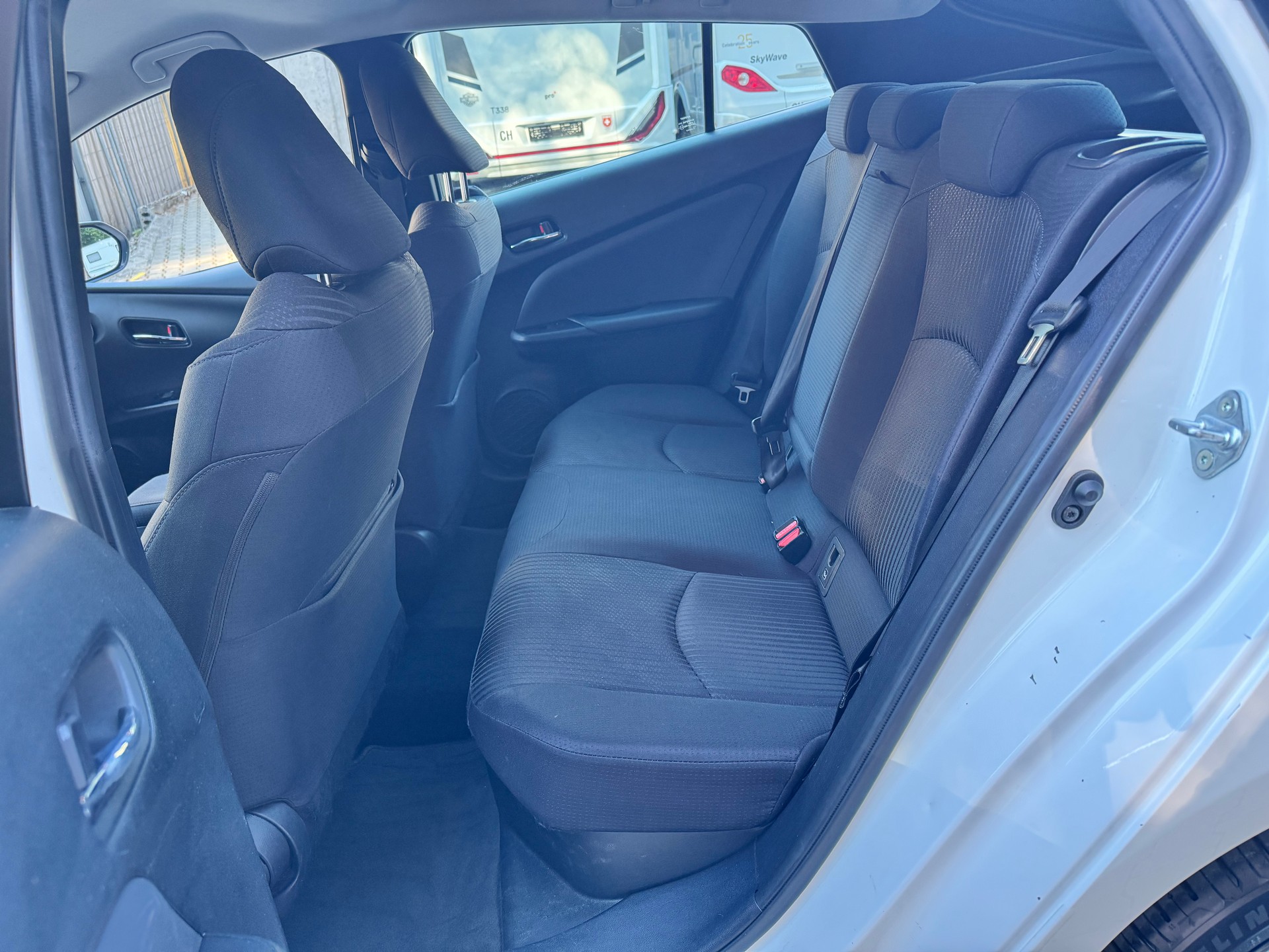 TOYOTA Prius 1.8 VVT-i HSD AWD-i Premium-image-10