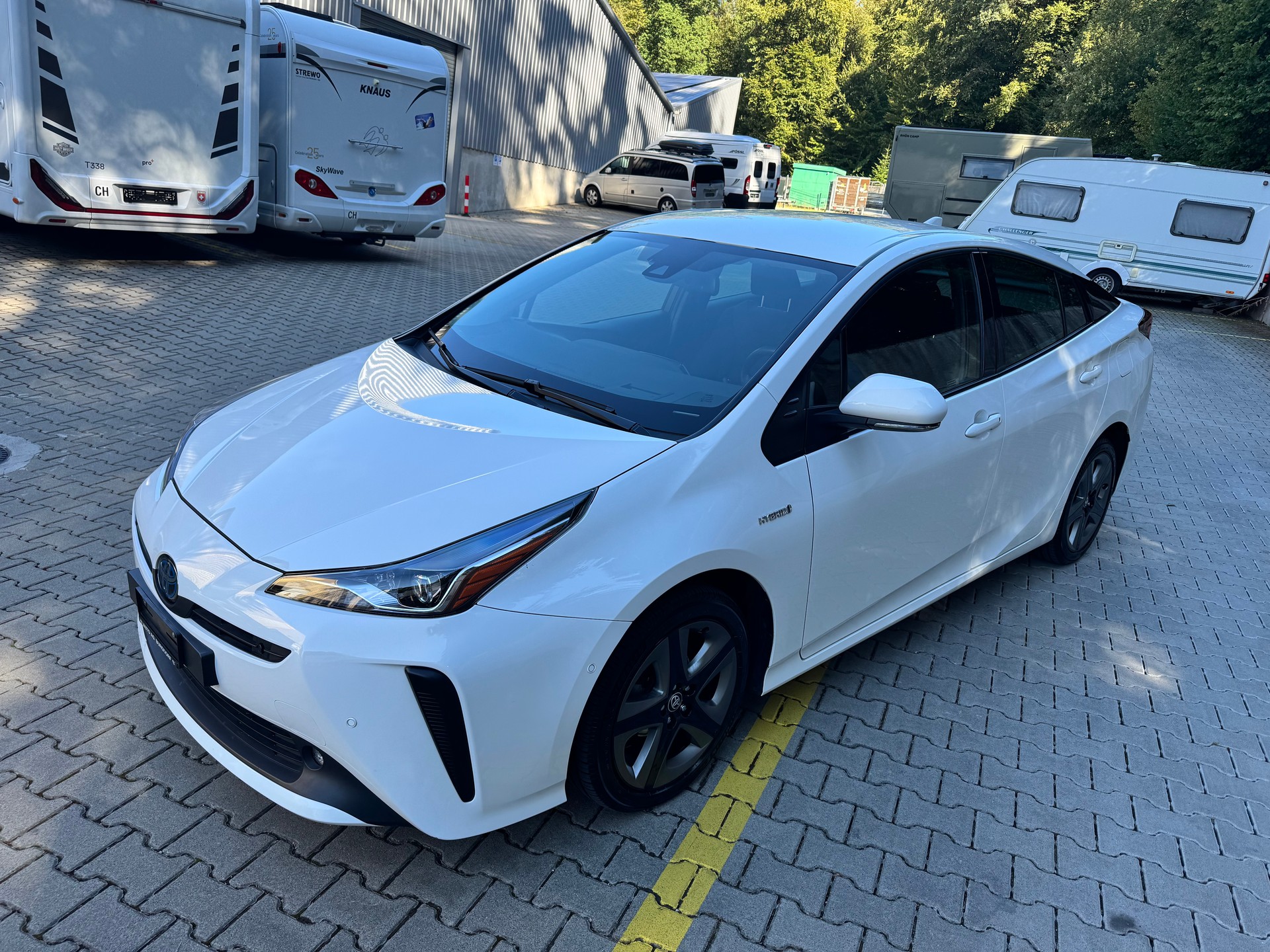 TOYOTA Prius 1.8 VVT-i HSD AWD-i Premium-image-1