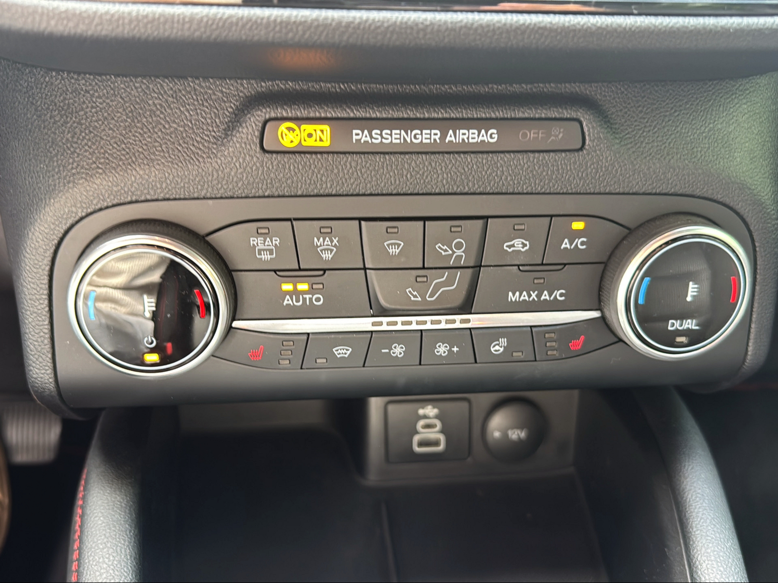 FORD Kuga 2.5 Plug-in Hybrid ST-Line-image-13