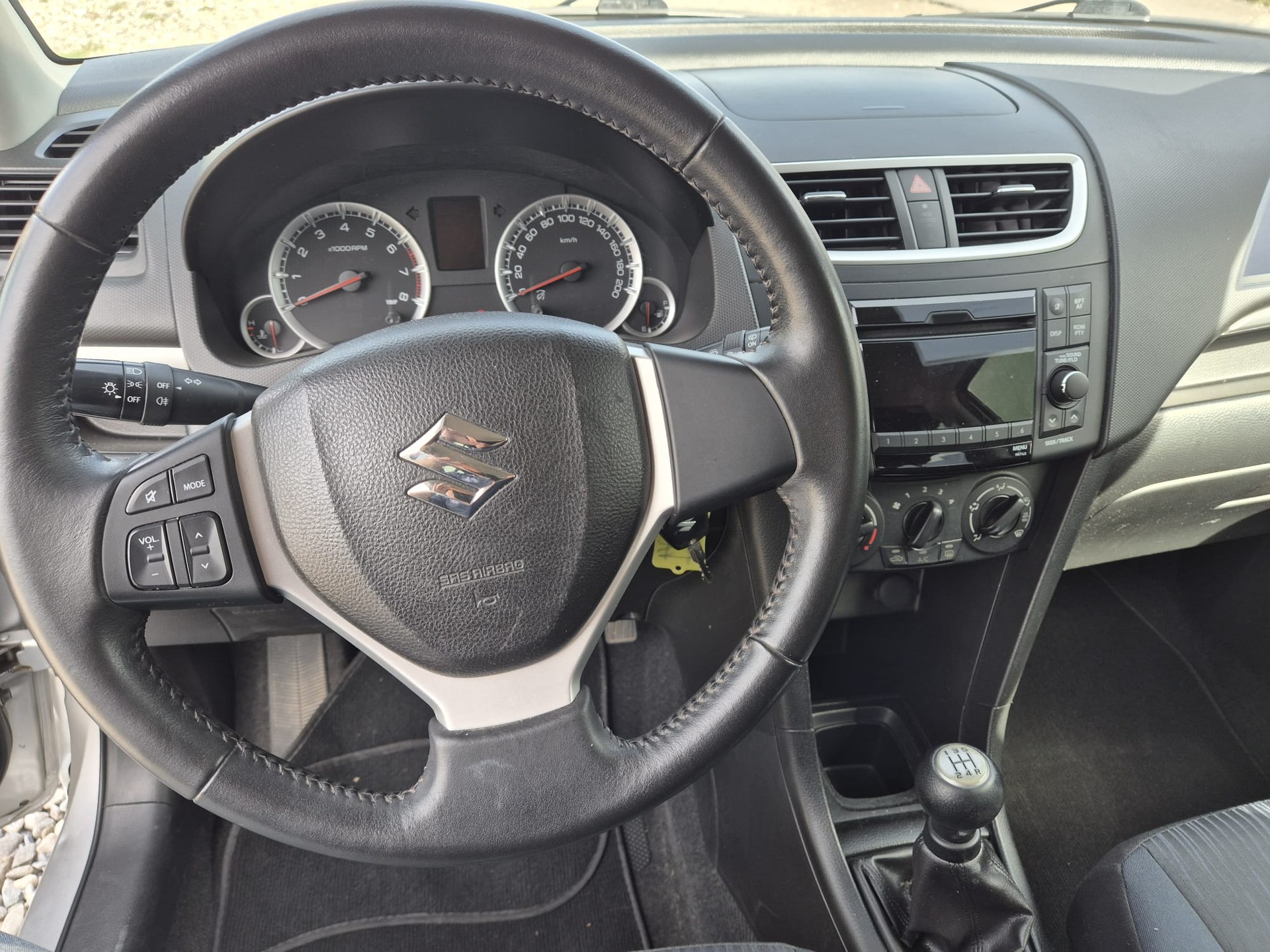 SUZUKI Swift 1.2i 16V GL 4x4-image-8