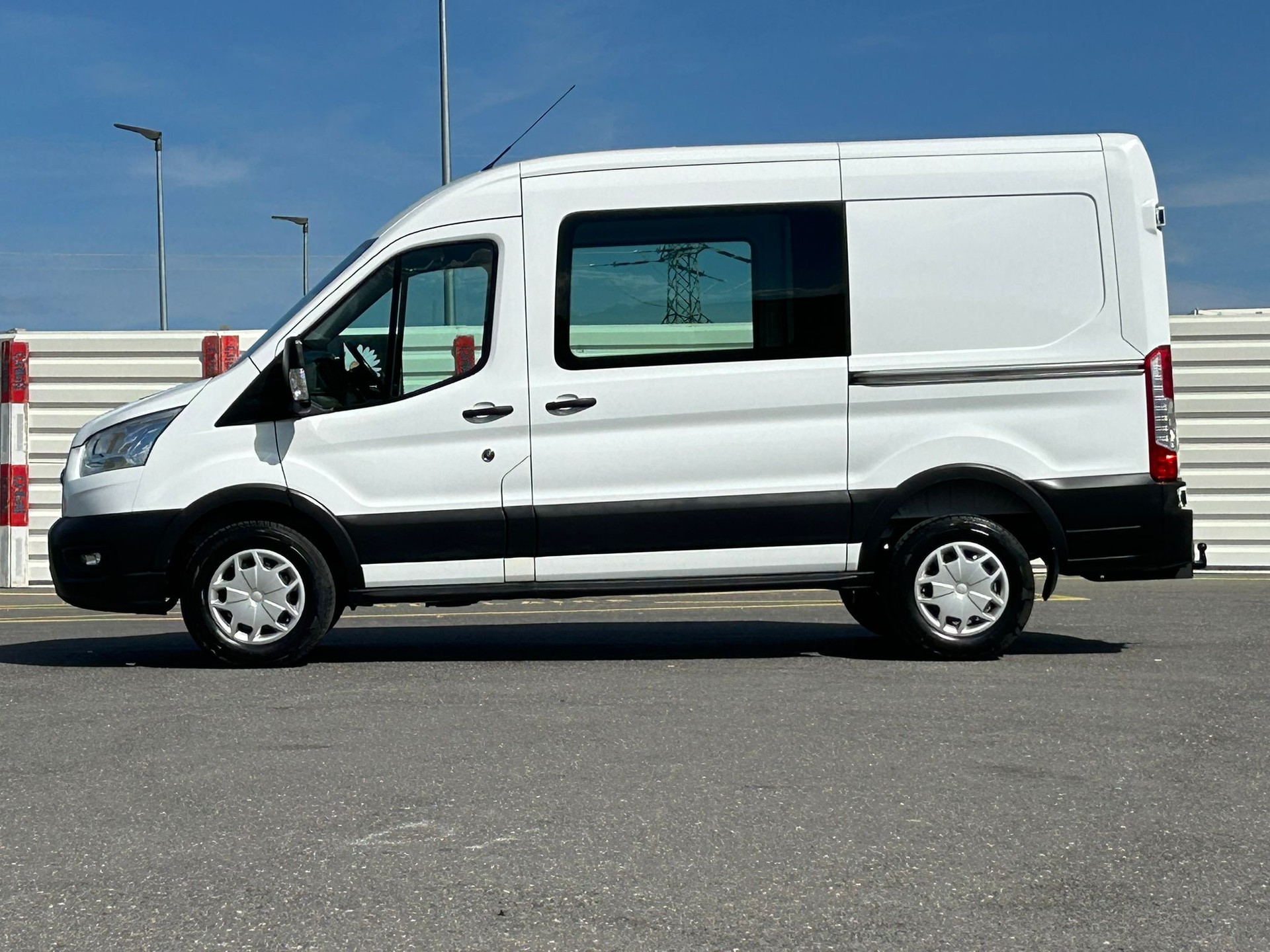 FORD Transit Van 350 L2 Trend 2.0 TDCi 130 4WD-image-3