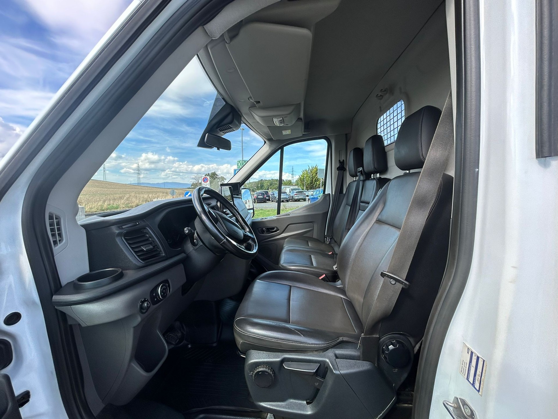 FORD Transit Van 350 L2 Trend 2.0 TDCi 130 4WD-image-26