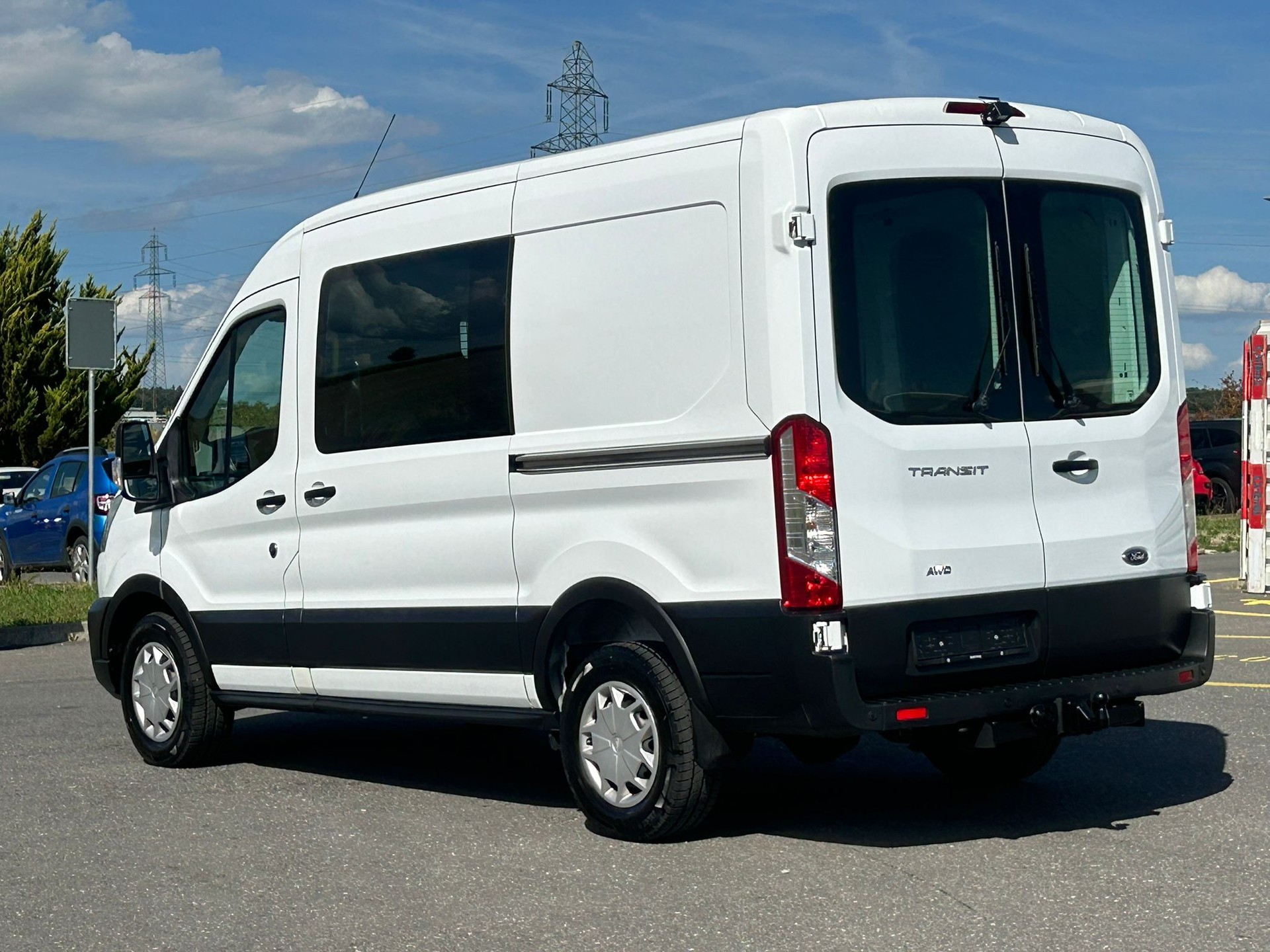 FORD Transit Van 350 L2 Trend 2.0 TDCi 130 4WD-image-13