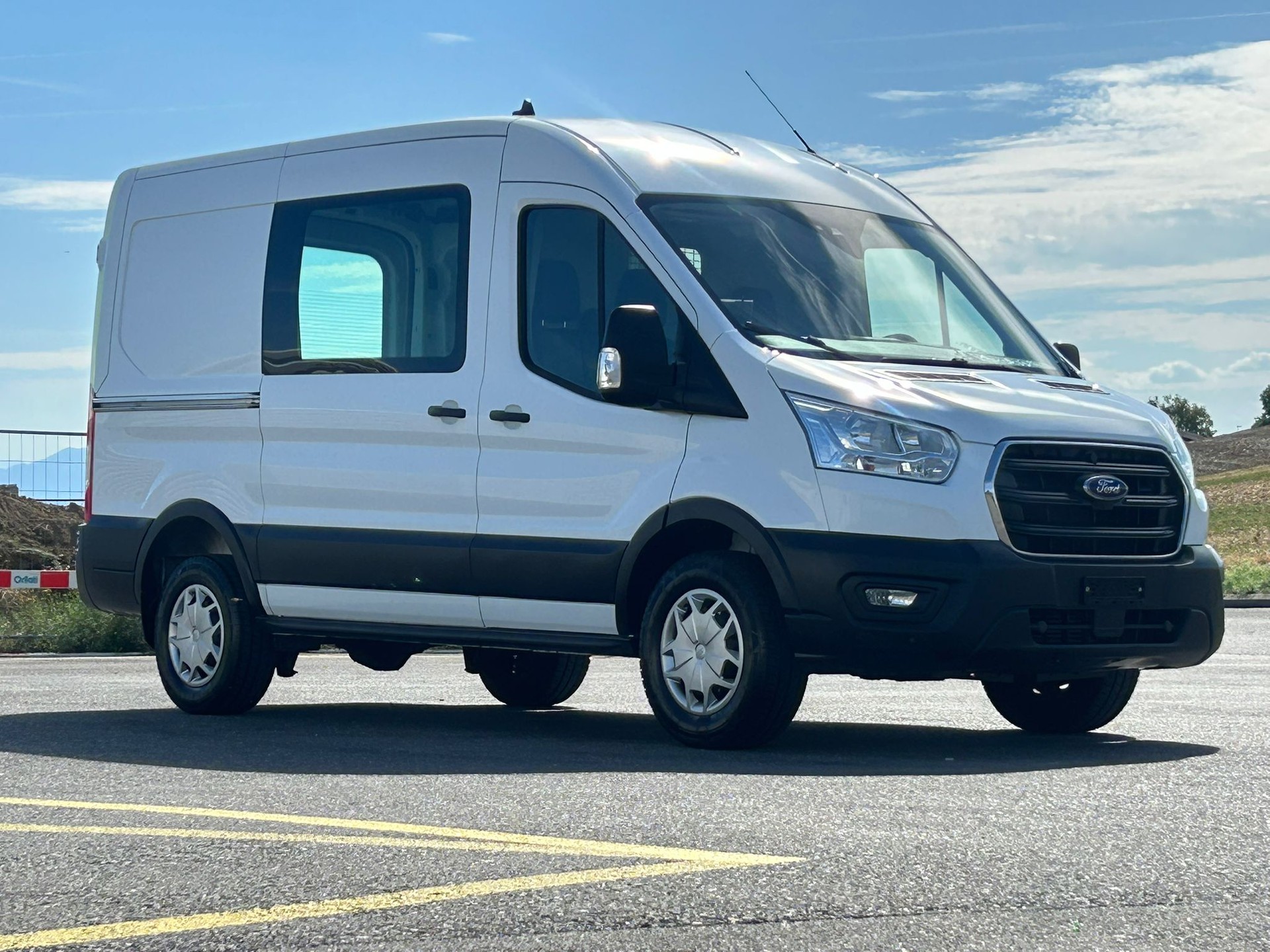 FORD Transit Van 350 L2 Trend 2.0 TDCi 130 4WD-image-0