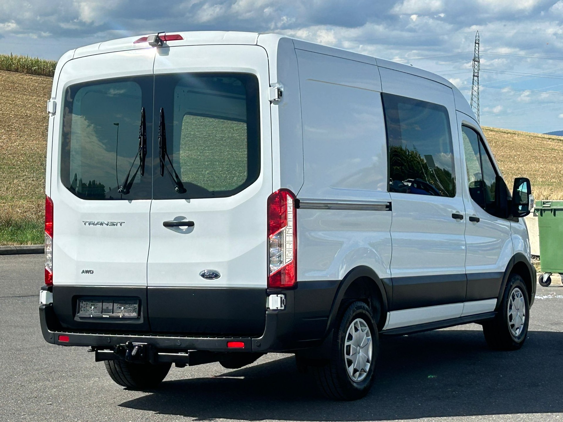 FORD Transit Van 350 L2 Trend 2.0 TDCi 130 4WD-image-10