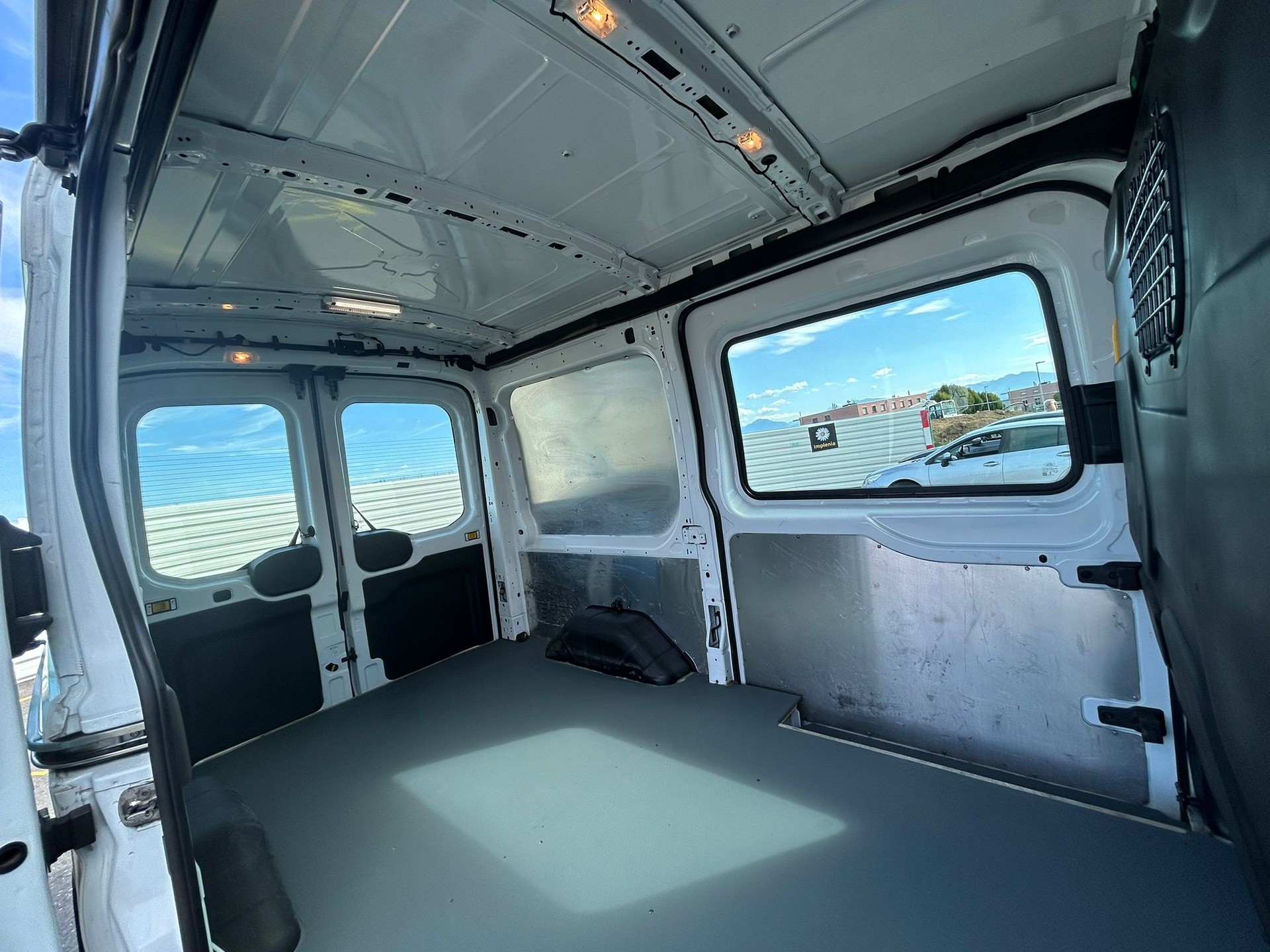 FORD Transit Van 350 L2 Trend 2.0 TDCi 130 4WD-image-4